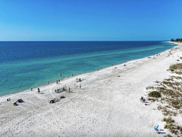 Holmes Beach Stunning Vacation Condo